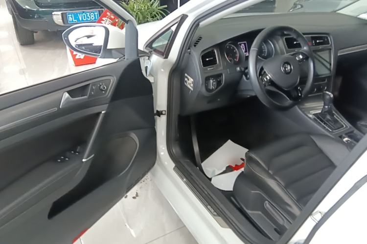 Used Volkswagen Golf 2016 230TSI Automatic Luxury Version Driver Seat