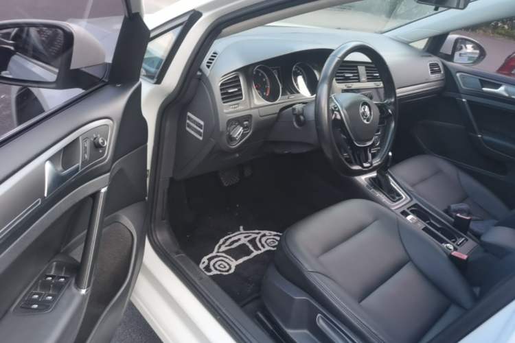 Used Volkswagen Golf 2016 1.6L Automatic Comfort Model Driver Seat