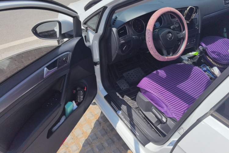 Used Volkswagen Golf 2016 1.6L Manual Fashion Edition Driver Seat