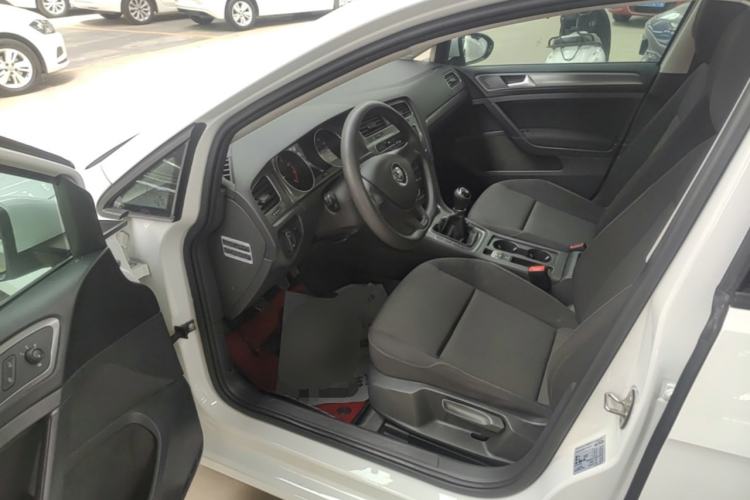 Used Volkswagen Golf 2016 1.6L Manual Fashion Edition Driver Seat