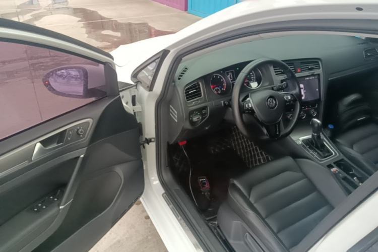 Used Volkswagen Golf 2016 230TSI Automatic Luxury Version Driver Seat