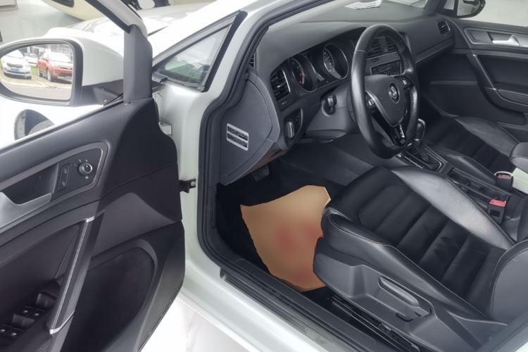 Used Volkswagen Golf 2016 230TSI Automatic Luxury Version Driver Seat