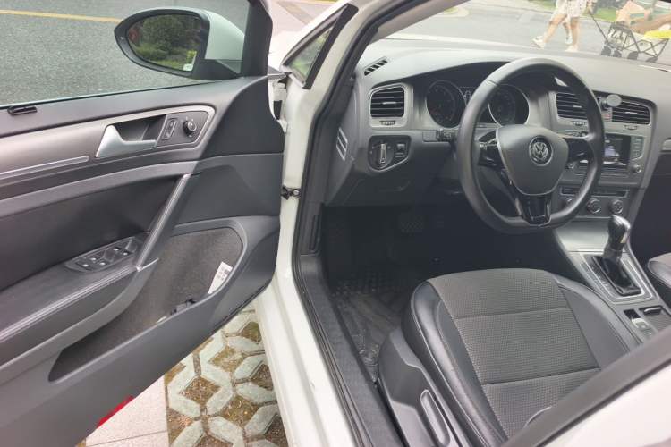 Used Volkswagen Golf 2016 1.6L Automatic Comfort Model Driver Seat