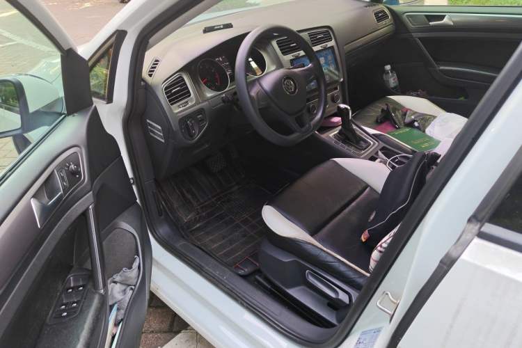 Used Volkswagen Golf 2016 1.6L Automatic Fashion Model Driver Seat