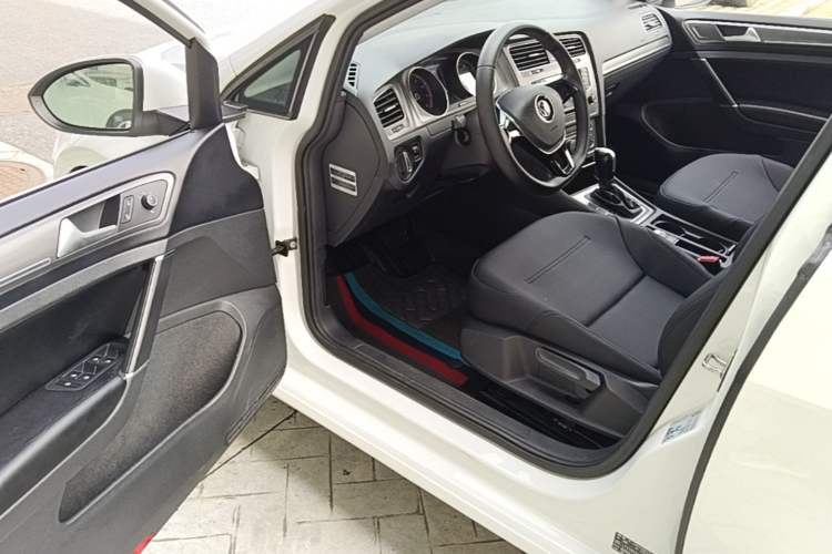Used Volkswagen Golf 2016 1.6L Automatic Comfort Model Driver Seat