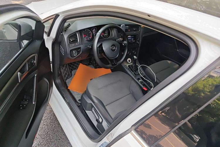 Used Volkswagen Golf 2016 230TSI Automatic Comfort Version Driver Seat