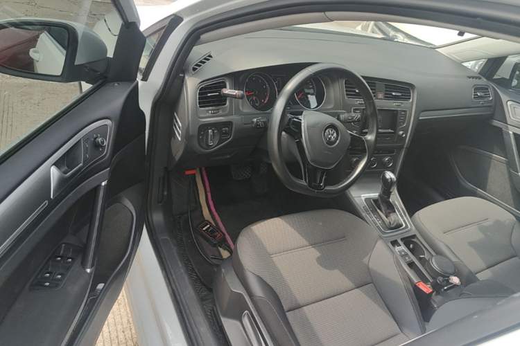 Used Volkswagen Golf 2016 230TSI Automatic Comfort Version Driver Seat