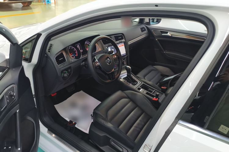 Used Volkswagen Golf 2016 230TSI Automatic Luxury Version Driver Seat