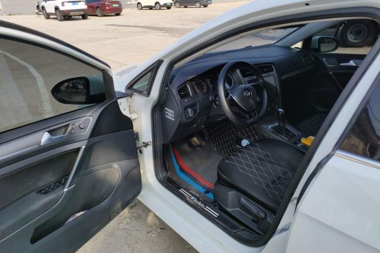 Used Volkswagen Golf 2016 230TSI Automatic Comfort Version Driver Seat