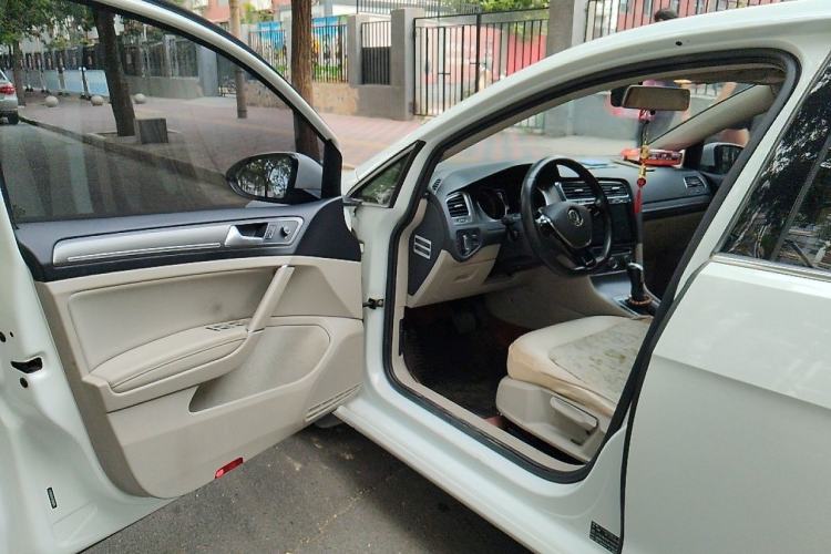 Used Volkswagen Golf 2016 1.6L Automatic Comfort Model Driver Seat