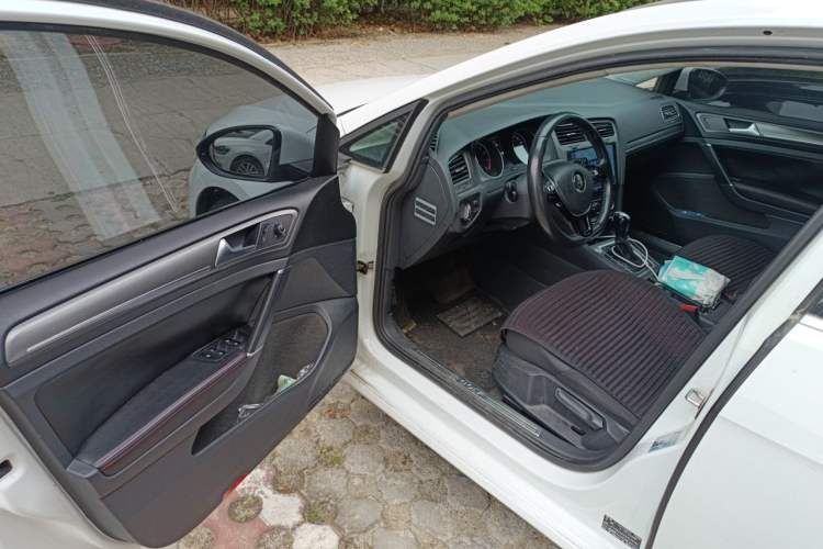 Used Volkswagen Golf 2016 230TSI Automatic Comfort Version Driver Seat