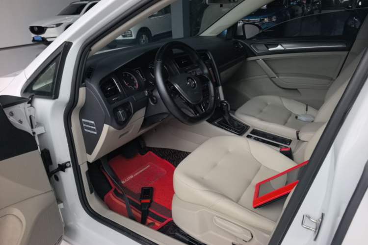 Used Volkswagen Golf 2016 1.6L Automatic Comfort Model Driver Seat
