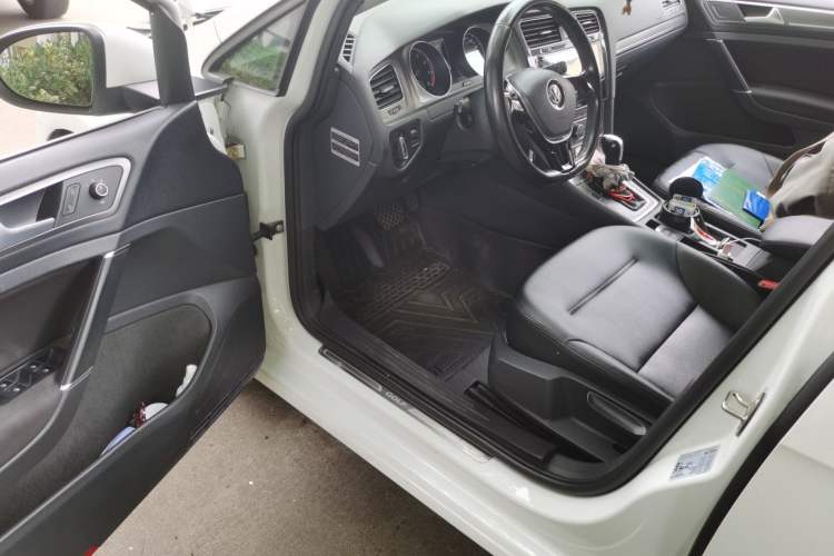 Used Volkswagen Golf 2016 1.6L Automatic Comfort Model Driver Seat