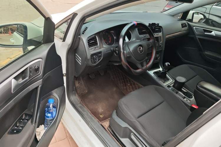 Used Volkswagen Golf 2016 1.6L Manual Fashion Edition Driver Seat