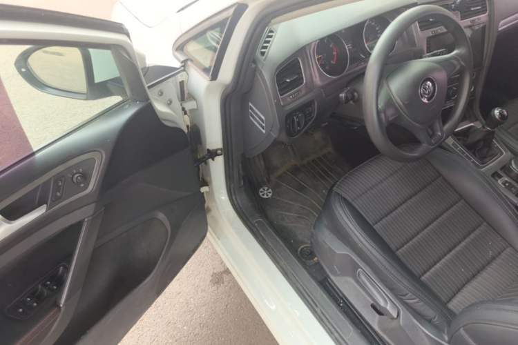 Used Volkswagen Golf 2016 1.6L Manual Fashion Edition Driver Seat