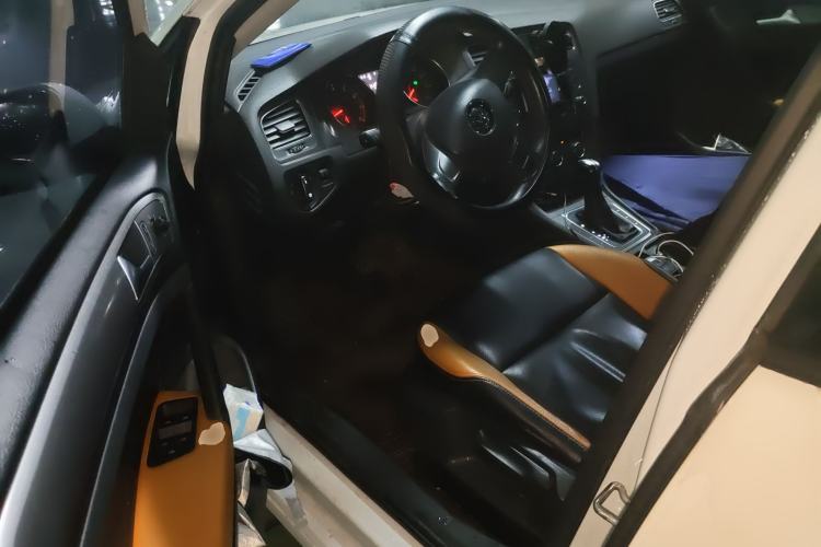 Used Volkswagen Golf 2016 1.6L Automatic Fashion Model Driver Seat