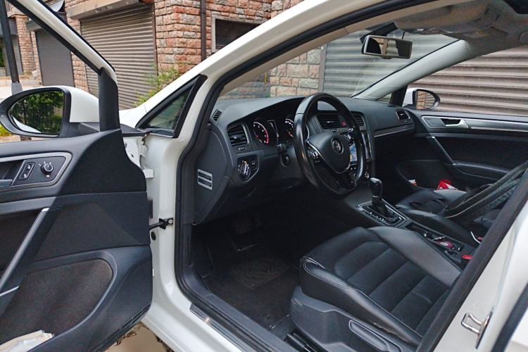 Used Volkswagen Golf 2016 230TSI Automatic Luxury Version Driver Seat