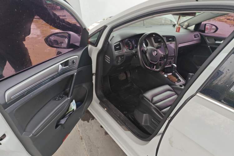 Used Volkswagen Golf 2016 230TSI Automatic Luxury Version Driver Seat