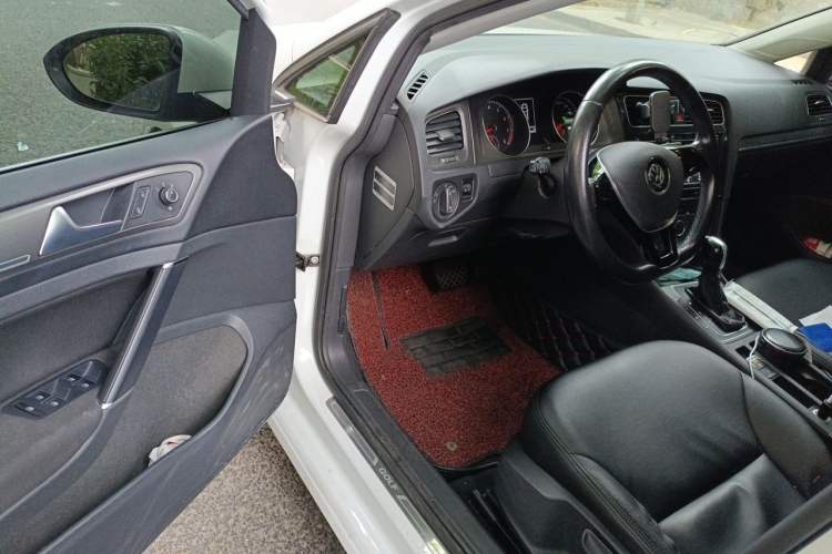 Used Volkswagen Golf 2016 230TSI Automatic Comfort Version Driver Seat
