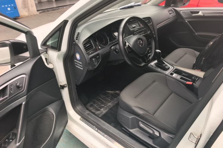 Used Volkswagen Golf 2016 230TSI Automatic Comfort Version Driver Seat