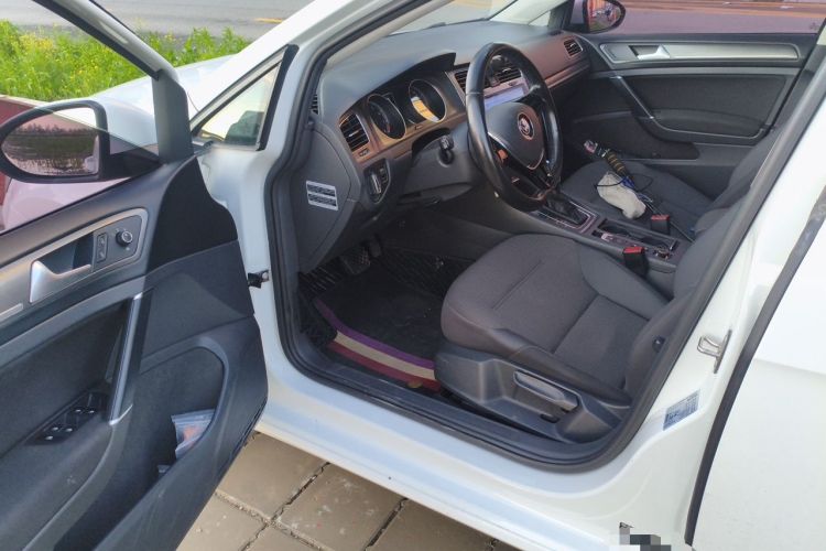 Used Volkswagen Golf 2016 230TSI Automatic Comfort Version Driver Seat