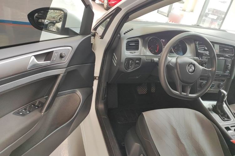 Used Volkswagen Golf 2016 1.6L Automatic Fashion Model Driver Seat