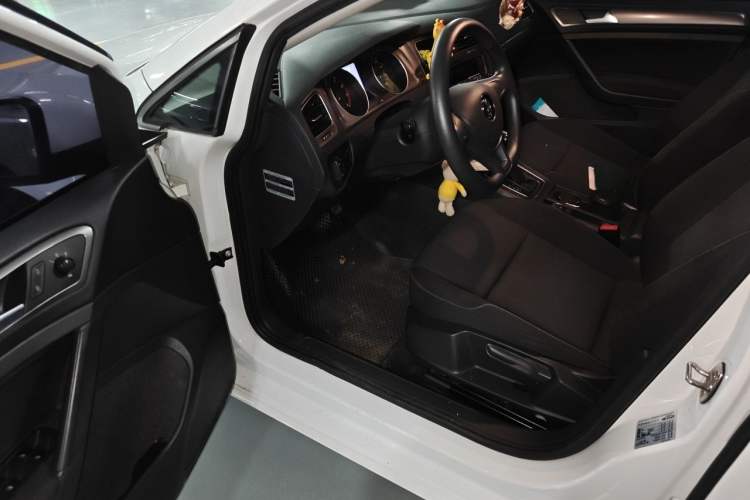 Used Volkswagen Golf 2016 1.6L Automatic Fashion Model Driver Seat