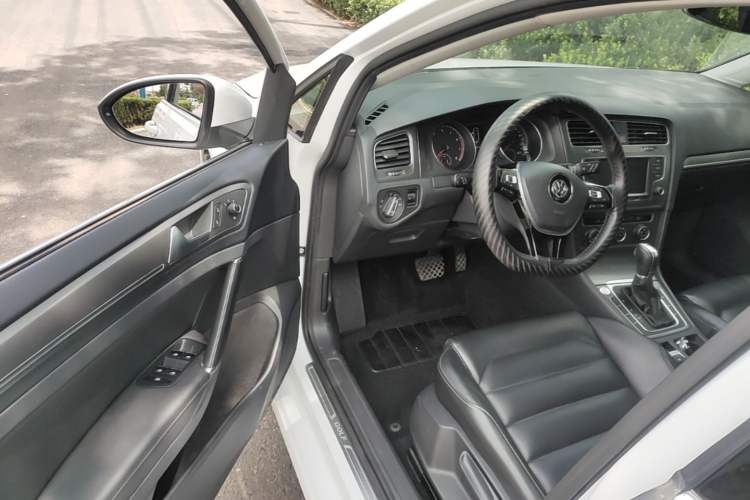 Used Volkswagen Golf 2016 230TSI Automatic Luxury Version Driver Seat