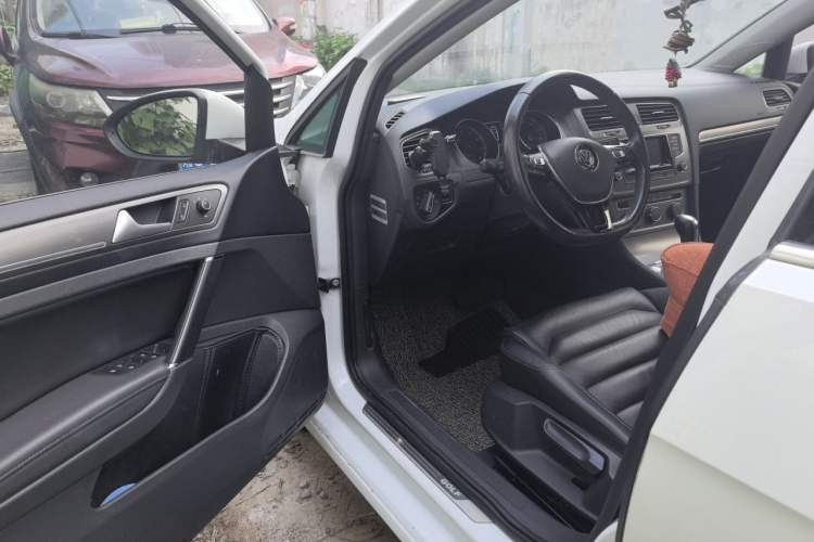 Used Volkswagen Golf 2016 230TSI Automatic Luxury Version Driver Seat