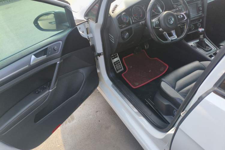 Used Volkswagen Golf 2016 1.4TSI Automatic R-Line Driver Seat