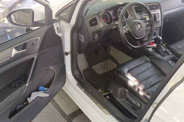 Used Volkswagen Golf 2016 230TSI Automatic Luxury Version Driver Seat