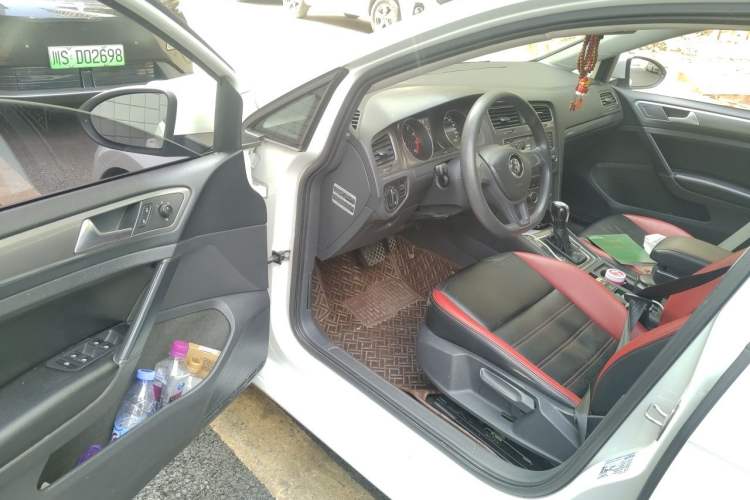 Used Volkswagen Golf 2016 1.6L Automatic Fashion Model Driver Seat