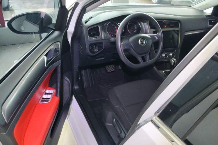 Used Volkswagen Golf 2016 1.6L Automatic Fashion Model Driver Seat