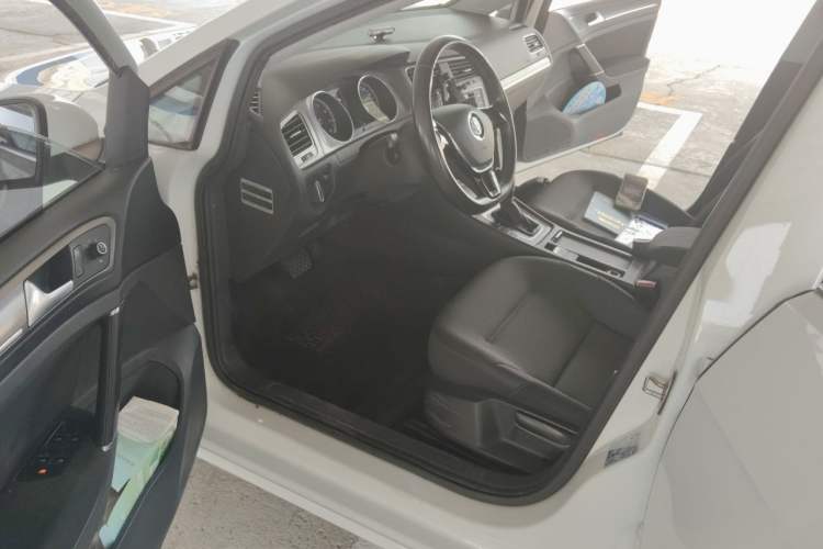Used Volkswagen Golf 2016 230TSI Automatic Comfort Version Driver Seat