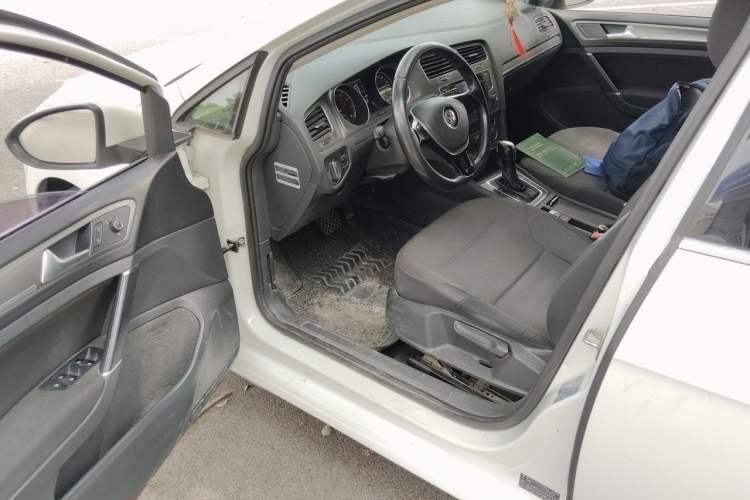 Used Volkswagen Golf 2016 230TSI Automatic Comfort Version Driver Seat