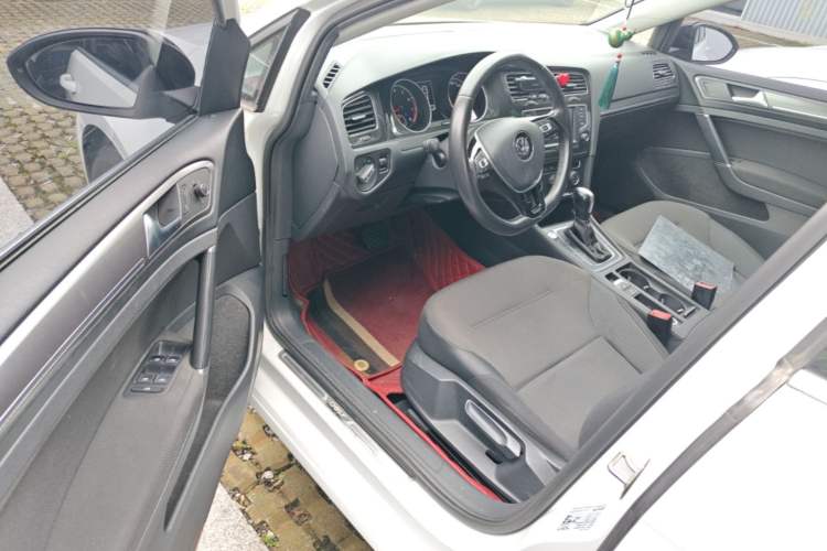 Used Volkswagen Golf 2016 230TSI Automatic Luxury Version Driver Seat