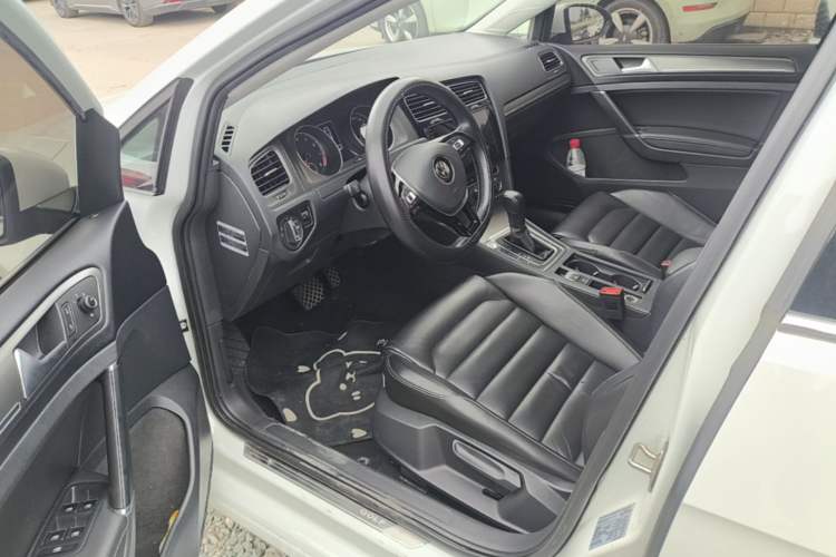 Used Volkswagen Golf 2016 230TSI Automatic Luxury Version Driver Seat