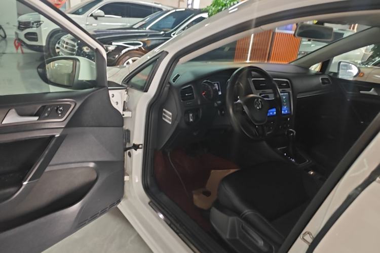 Used Volkswagen Golf 2016 1.6L Automatic Comfort Model Driver Seat