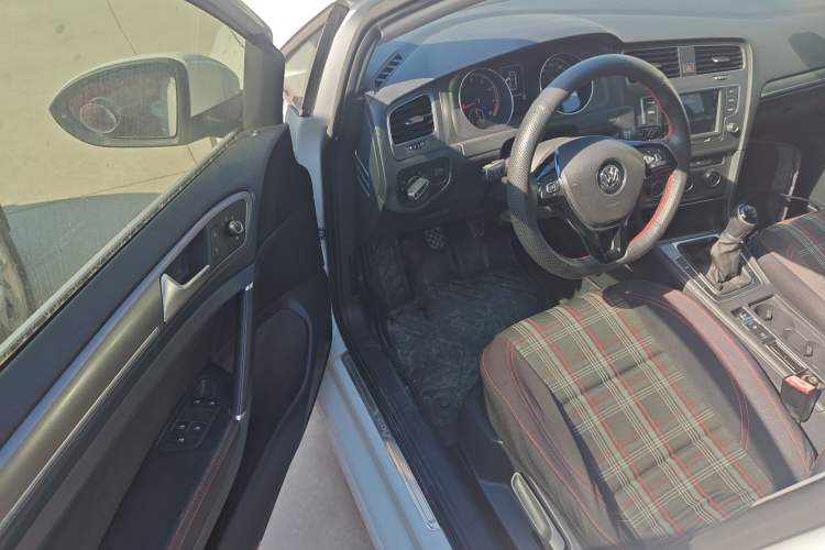 Used Volkswagen Golf 2016 230TSI Manual Comfort Version Driver Seat
