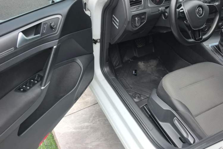 Used Volkswagen Golf 2016 230TSI Automatic Comfort Version Driver Seat
