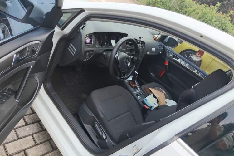 Used Volkswagen Golf 2016 1.6L Automatic Comfort Model Driver Seat