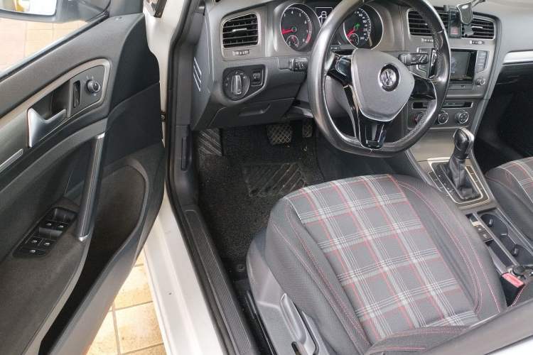 Used Volkswagen Golf 2016 230TSI Automatic Comfort Version Driver Seat