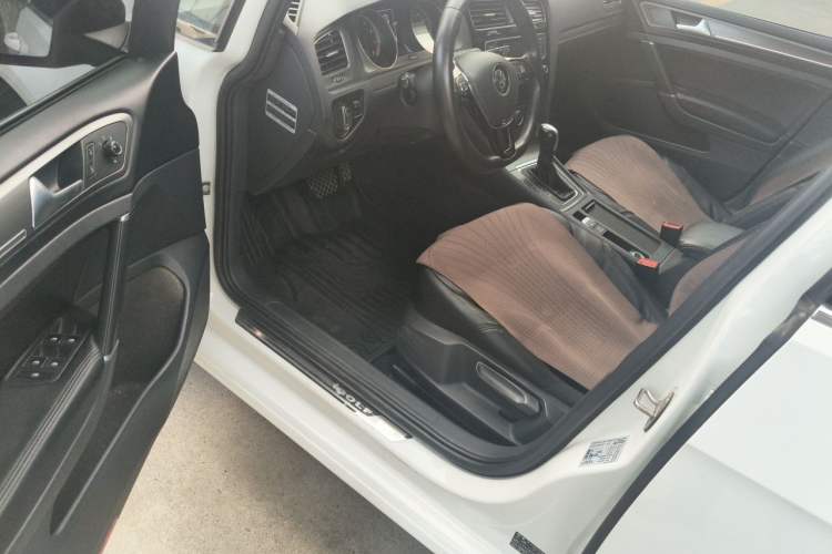 Used Volkswagen Golf 2016 230TSI Automatic Comfort Version Driver Seat
