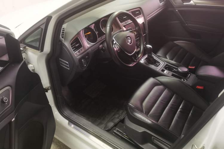 Used Volkswagen Golf 2016 230TSI Automatic Luxury Version Driver Seat
