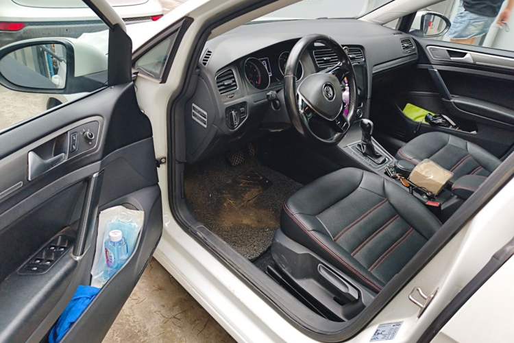 Used Volkswagen Golf 2016 230TSI Automatic Comfort Version Driver Seat