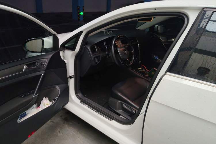 Used Volkswagen Golf 2016 1.6L Automatic Comfort Model Driver Seat