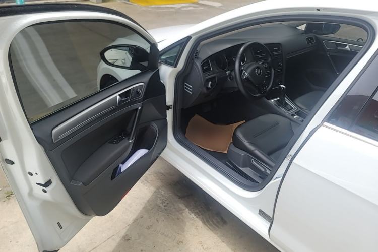 Used Volkswagen Golf 2016 230TSI Automatic Comfort Version Driver Seat