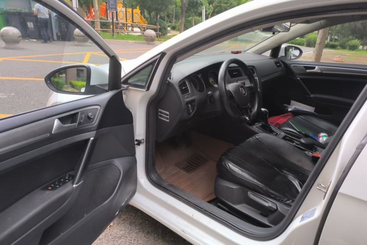 Used Volkswagen Golf 2016 230TSI Automatic Comfort Version Driver Seat