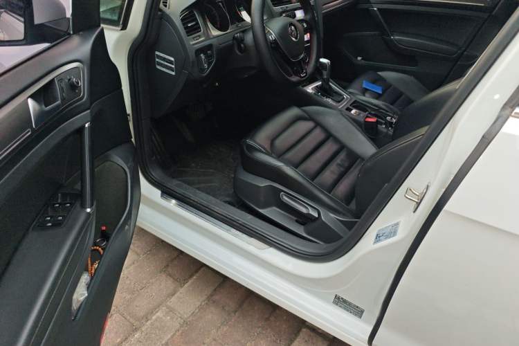 Used Volkswagen Golf 2016 230TSI Automatic Luxury Version Driver Seat