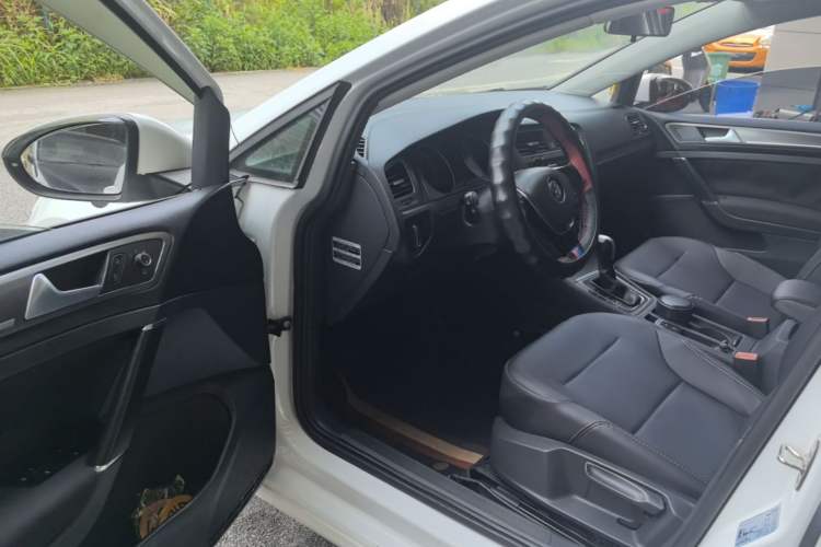Used Volkswagen Golf 2016 230TSI Automatic Comfort Version Driver Seat